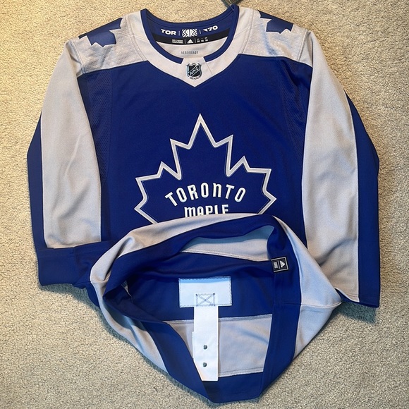 Toronto Maple Leafs Retro Reverse Adidas Jersey - Picture 5 of 5